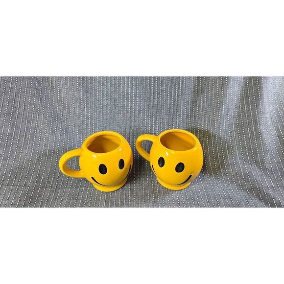 Two Vintage Retro McCoy Pottery YELLOW Smilely HAPPY FACE Coffee CUP Mug Made in - Picture 3 of 11